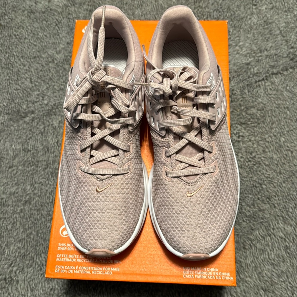 Nike shoes woman’s color mauve size 7.5